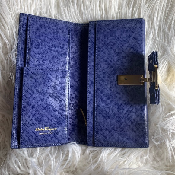 Salvatore Ferragamo leather bifold wallet - Picture 6 of 16